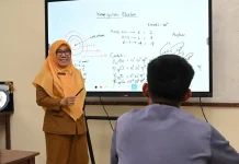 Kemendikdasmen Dorong Digitalisasi Sekolah lewat Interactive Flat Panel