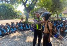 Dari Knalpot Brong hingga Jalan Licin, Ini yang Ditanyakan Siswa kepada Polisi