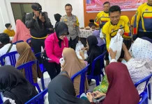 Gowes Kamtibmas Dibalut Aksi Sosial, Kapolres Bantu Warga Membutuhkan