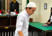 Bara Primario Jalani Sidang Perdana Kasus Pembunuhan Ibu Kandung