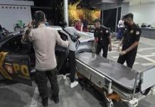 Pengendara Motor Tabrak Pejalan Kaki di Jalan Selaparang, Keduanya Terluka