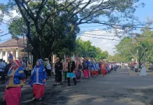 Pawai Ta’aruf MTQ XXXI NTB Meriahkan Kota Praya