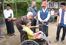 Santri Korban Luka Bakar di Loteng Terima Bantuan Kursi Roda