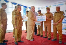 8 Desa Lingkar TPA Kebon Kongok Terima Dana Kompensasi dari Pemprov NTB