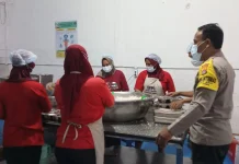Dukung Generasi Sehat, Bhabinkamtibmas Monitoring Operasional SPPG di Bolo