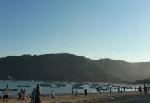 Pantai Mandalika, Lokasi Favorit Menikmati Sunset Bersama Keluarga