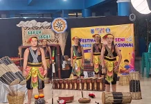 SMPN 15 Mataram Angkat Pesan Pelestarian Alam lewat Karya Musik Tradisional FLS3N