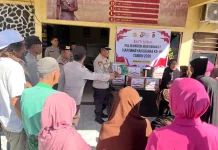 Polisi Tebar Kepedulian, Lansia Terima Bantuan Sembako jelang Hari Bhayangkakara