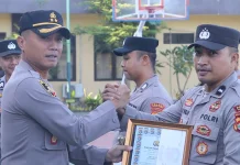 Kapolres Lombok Utara Beri Penghargaan kepada 20 Personel Berprestasi