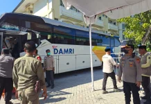 Polsek Ampenan Kawal Kepulangan Kloter Terakhir Jemaah Haji NTB 2026
