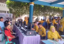 Antusiasme Masyarakat Tinggi, Pendaftar SMPN 15 Mataram Rela Antre sejak Pagi
