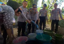 Hari Bhayangkara ke-80, Polres Lombok Timur Salurkan Bantuan Air Bersih
