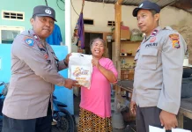 Sambut Hari Bhayangkara ke-80, Polsek Selaparang Salurkan Bantuan Sosial
