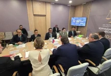 Menkum Perkenalkan Posbankum Desa di Forum Hukum Internasional Rusia