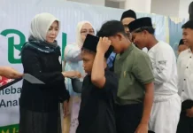 TP PKK dan LKKS Lombok Timur Santuni 600 Anak Yatim