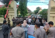Jajaran Polisi Amankan Demonstrasi WSC di Mapolda NTB