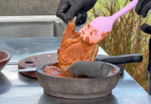 Ulekan Batu, Rahasia Cita Rasa Masakan Lombok yang Tetap Autentik