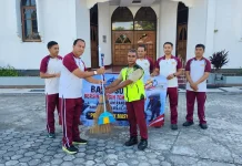 Hari Bhayangkara ke 80, Ditpolairud Polda NTB Gelar Bersih-Bersih Tempat Ibadah