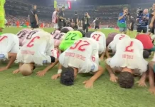 Penuh Haru, Pemain Maroko Sujud Syukur usai Singkirkan Belanda