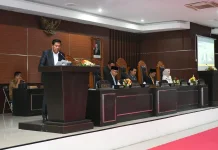 Bupati Lotim Sampaikan Raperda Pertanggungjawaban APBD 2025
