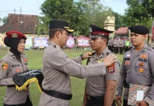 Kapolres Bima Kota Sematkan Pangkat Baru kepada Sejumlah Personel