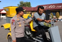 Kapolres Lombok Timur Serahkan Mesin Pipil Jagung Mobile untuk Kelompok Tani