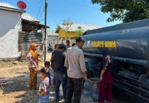 Sat Samapta Polres Bima Kabupaten Kembali Salurkan Air Bersih untuk Warga