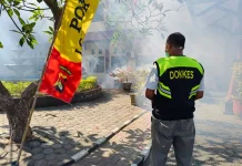 Cegah Demam Berdarah, Biddokkes Polda NTB Lakukan Fogging di SPN Belanting