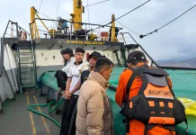 Kapal Wisata Tenggelam Dihantam Gelombang, 45 Orang Selamat