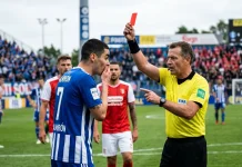 Kenapa Tutup Mulut di Sepak Bola Bisa Kena Kartu Merah?