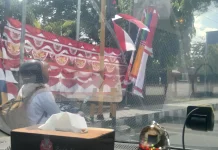 Pedagang Pernak-pernik Kemerdekaan Mulai Ramaikan Jalan Protokol Dompu