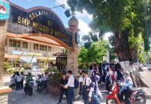 Sambut Siswa Setiap Pagi, SMPN 2 Mataram Perkuat Sekolah Ramah Anak