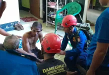 Damkarmat Lombok Timur Berhasil Evakuasi Warga Terjatuh ke dalam Sumur
