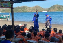 Ditpolairud Polda NTB Kenalkan Peralatan SAR Selam Polri kepada Siswa