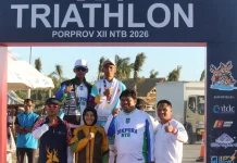 Tiga Emas Disabet ASN Dikpora NTB pada Cabor Triatlon
