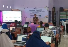 UNSA Latih Guru SMP Plus Aisyah Manfaatkan AI