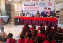Kapolsek Lingsar Ajak Siswa SDN 1 Saribaye Berani Tolak Bullying