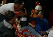 Alami Patah Tulang, Wisatawan Air Terjun Dievakuasi SAR