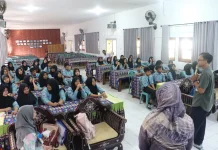 Balai Bahasa NTB Kenalkan Kamus dan Ensiklopedia Sastra di SMPN 13 Mataram