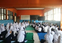 Balai Bahasa NTB Kenalkan Buku Digital Bahasa Daerah di SMPN 2 Kediri