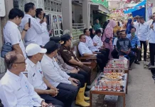 Pemkot Bima Serahkan Bantuan Peralatan bagi Nelayan Korban Kapal Tenggelam