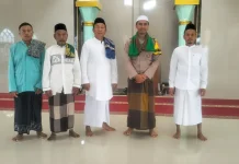 Bhabinkamtibmas Desa Lelede Sampaikan Pesan Kamtibmas Melalui Mimbar Jumat