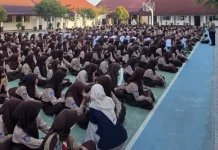 Polisi Edukasi Siswa SMPN 17 Mataram soal Tawuran dan Bullying