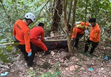 Tim SAR Evakuasi Jenazah tanpa Identitas dari Bukit Terengan Lombok Utara
