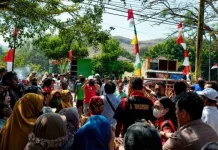 Warga Hadang Penyidik Kejari Dompu Saat Geledah Kantor Desa Tekasire