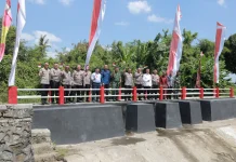 Jembatan Merah Putih Diresmikan Kapolri, Kapolda NTB Gelar Bakti Kesehatan