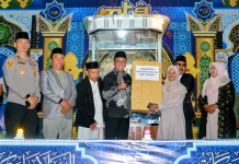 MTQ Ke-20 Soromandi Ditutup, Bupati Bima Serahkan Hadiah