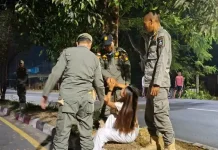 Patroli Malam Satpol PP Loteng Bubarkan Konsumsi Tuak Remaja