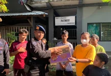 Sambut HUT RI ke-81, Brimob Polda NTB Berbagi Sembako ke Dua Panti Asuhan