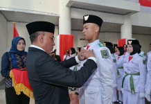 Bupati Bima Minta Paskibraka Kibarkan Merah Putih Penuh Kebanggaan